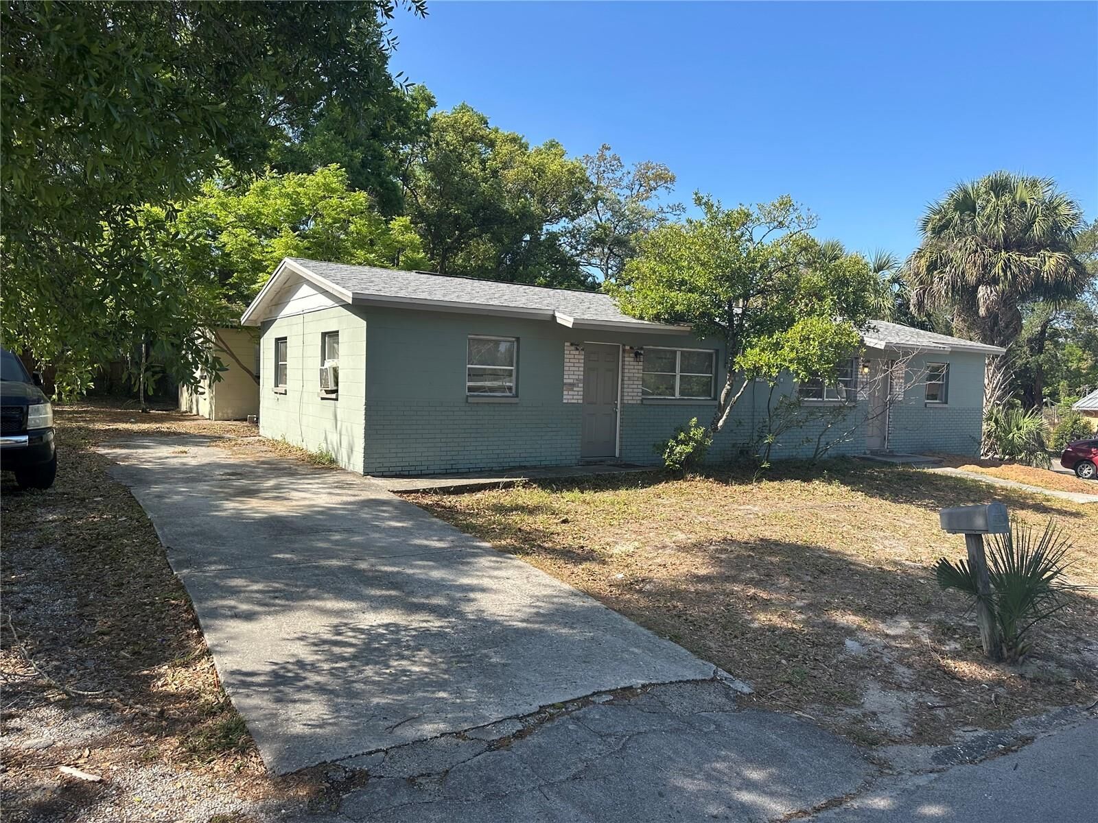Property Photo: 1203 E Annie Street FL 33612