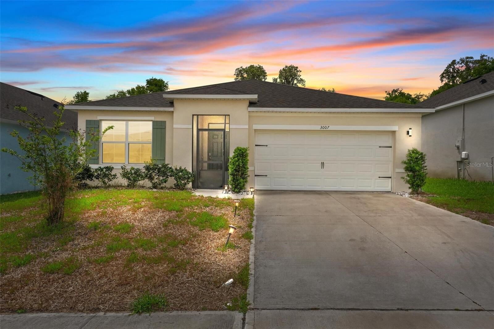 Property Photo:  3007 Staten Drive  FL 32738 