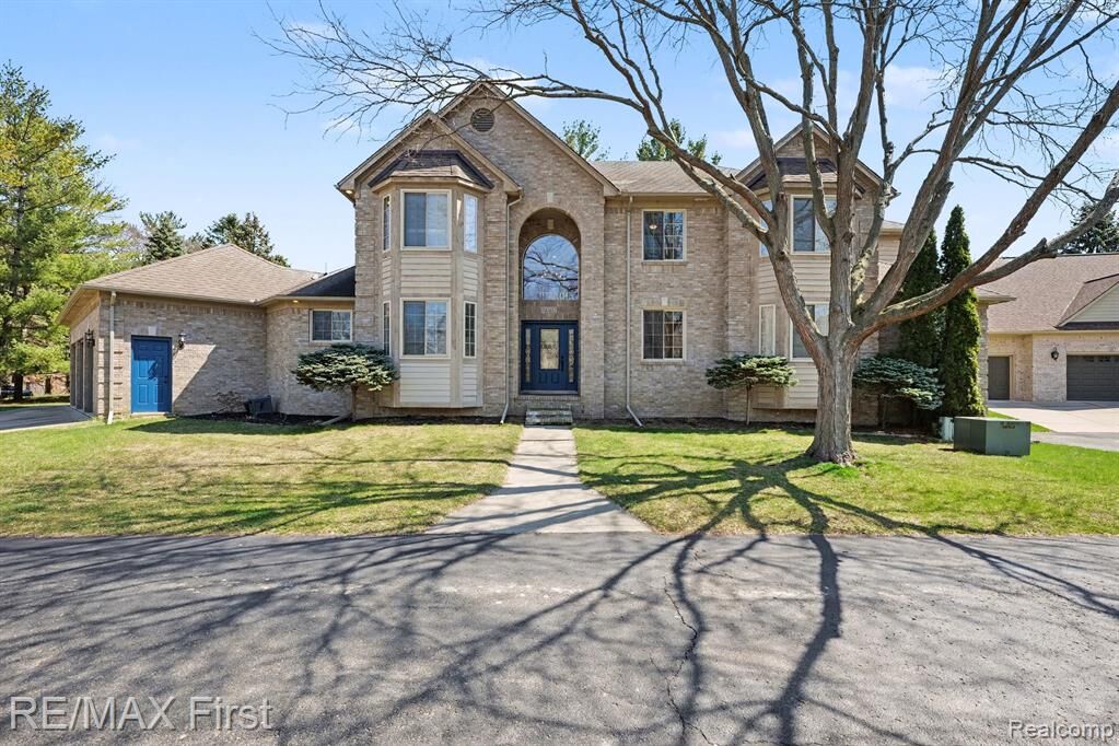 Property Photo:  20400 Robinway Drive  MI 48036 1833 