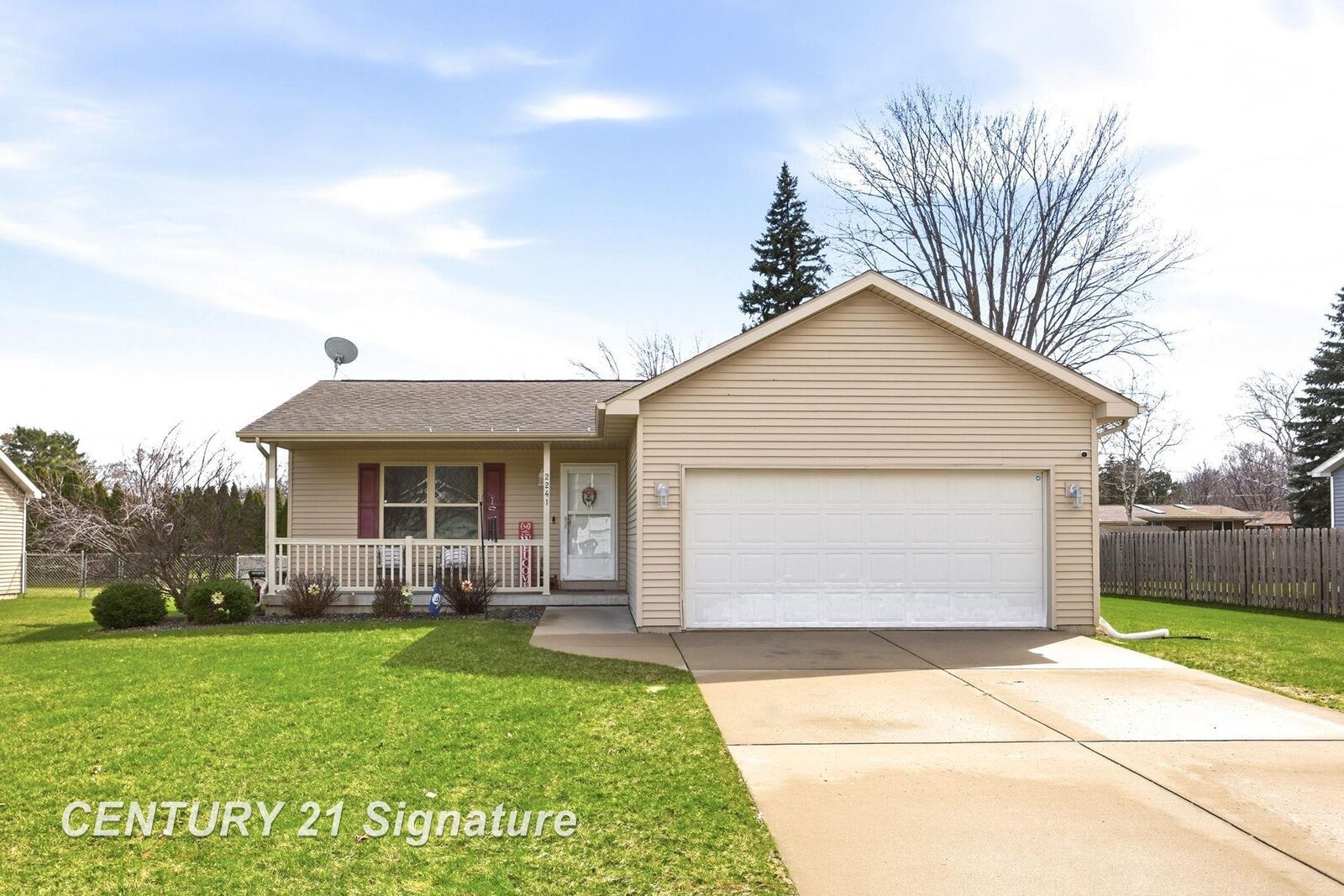 Property Photo:  2241 Moonglow Court  MI 48603 