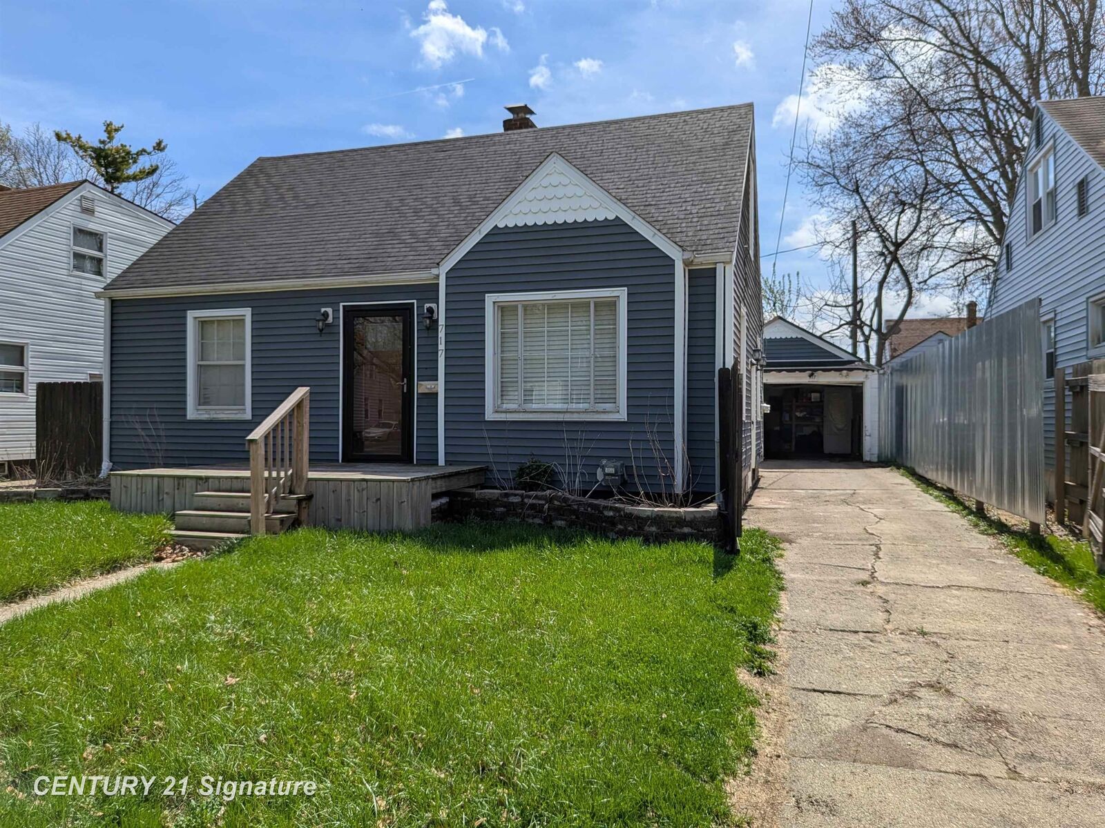 Property Photo:  717 Huron Street  MI 48507 