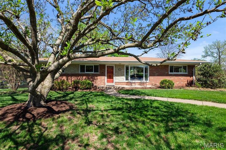 Property Photo: 10131 Glenfield Terrace MO 63126