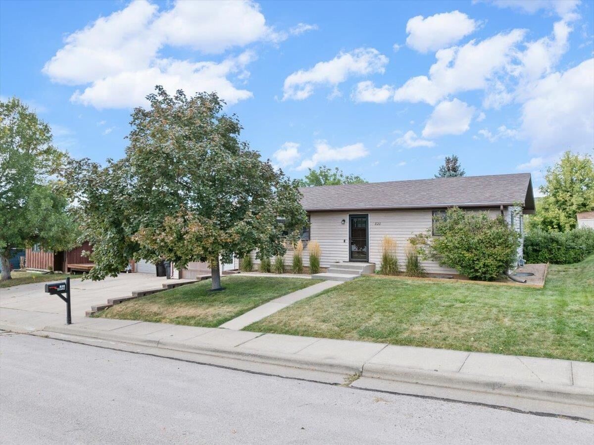 Property Photo:  820 E Grant Street  SD 57783 