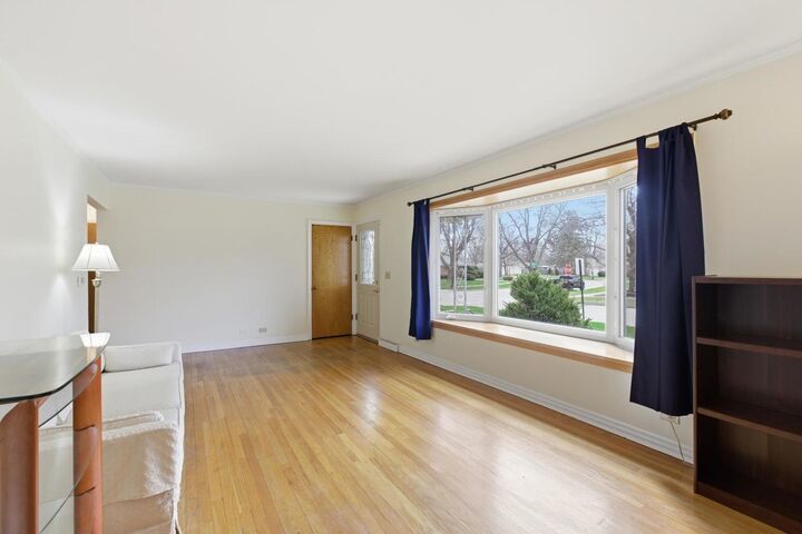 Property Photo: 700 Ford Avenue IL 60120