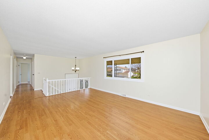 Property Photo:  1432 James Way  IL 60007 