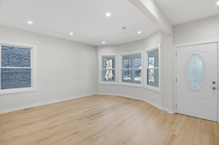 Property Photo: 821 N Lockwood Avenue IL 60651