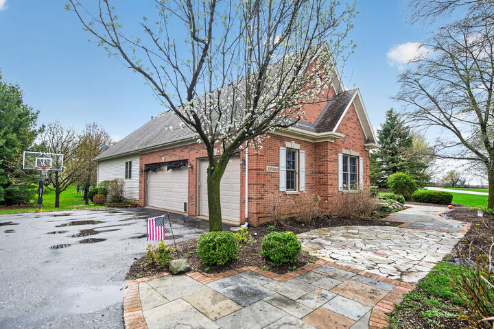 Property Photo:  19N055 Woodview Parkway  IL 60140 