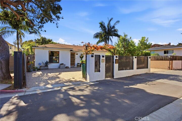 Property Photo:  807 High  CA 90278 