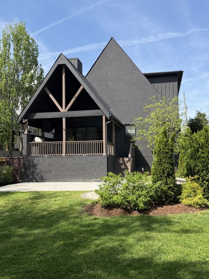 Property Photo:  1809 Castleman Dr  TN 37215 