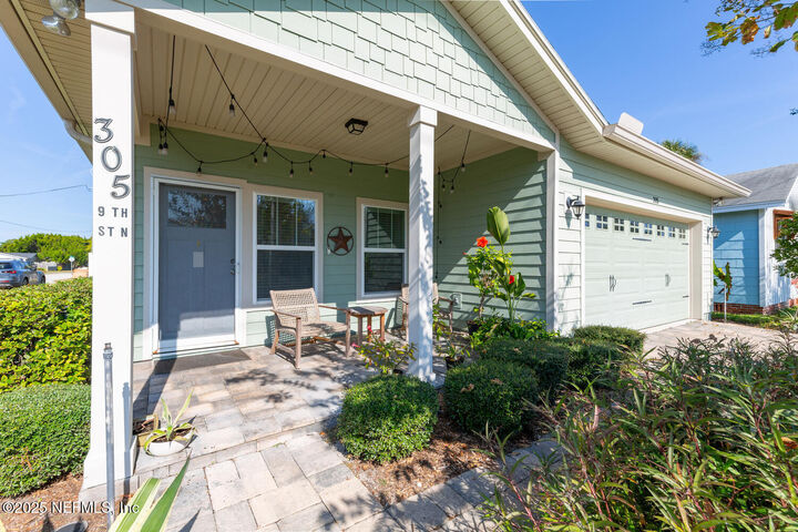 Property Photo:  305 N 9th Street  FL 32250 