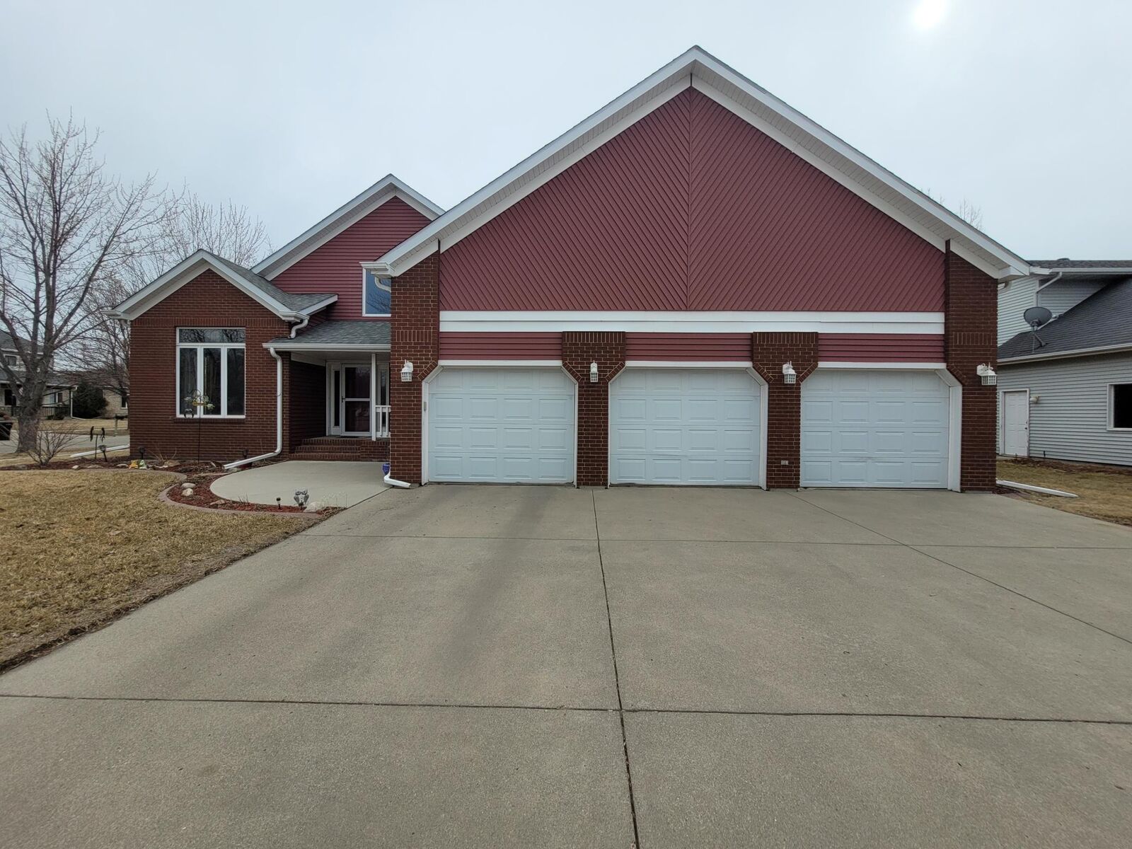 Property Photo: 525 E 10th Street E ND 58078