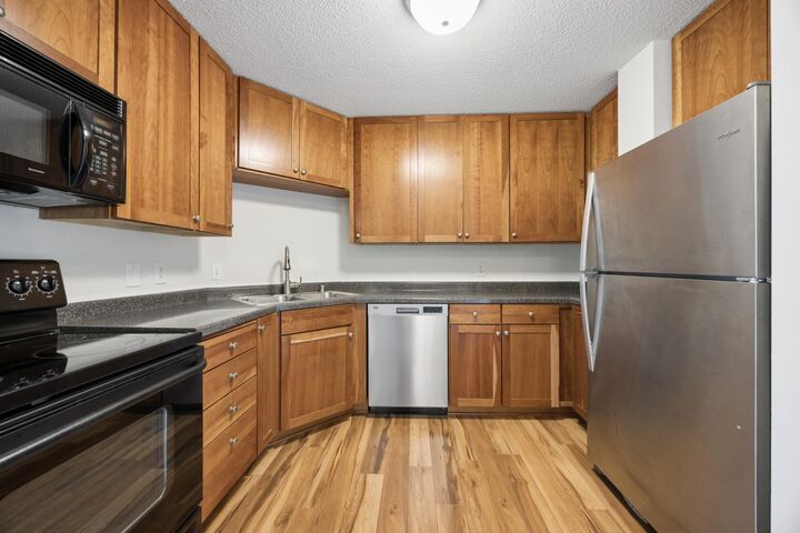 Property Photo: 3131 Excelsior Boulevard 412 MN 55416