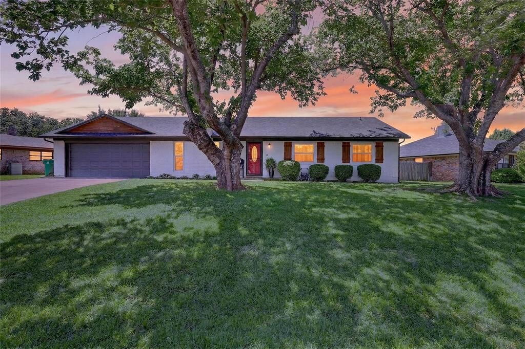 Property Photo:  710 Ridgeway Road  TX 76058 