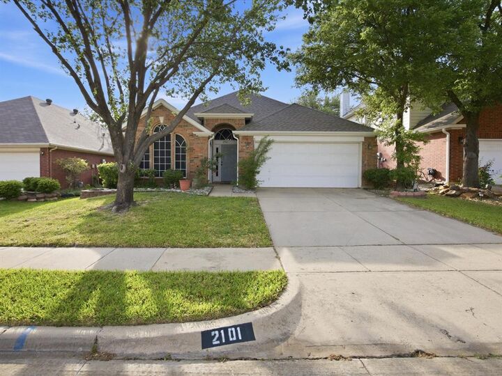 Property Photo:  2101 Oak Manor Drive  TX 76021 