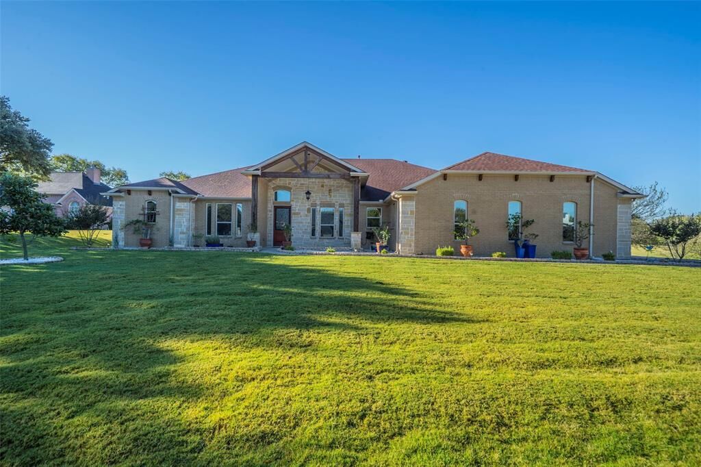 Property Photo: 2852 Sonterra Drive TX 75104