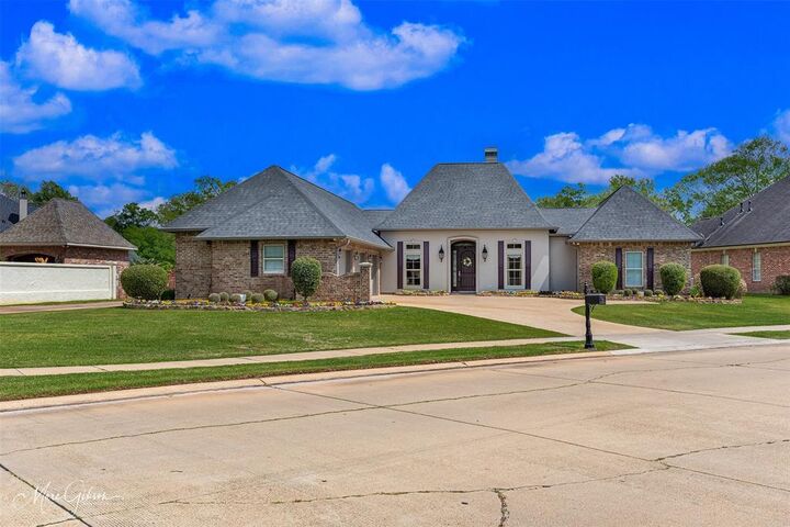 Property Photo:  101 Stonebridge Boulevard  LA 71111 