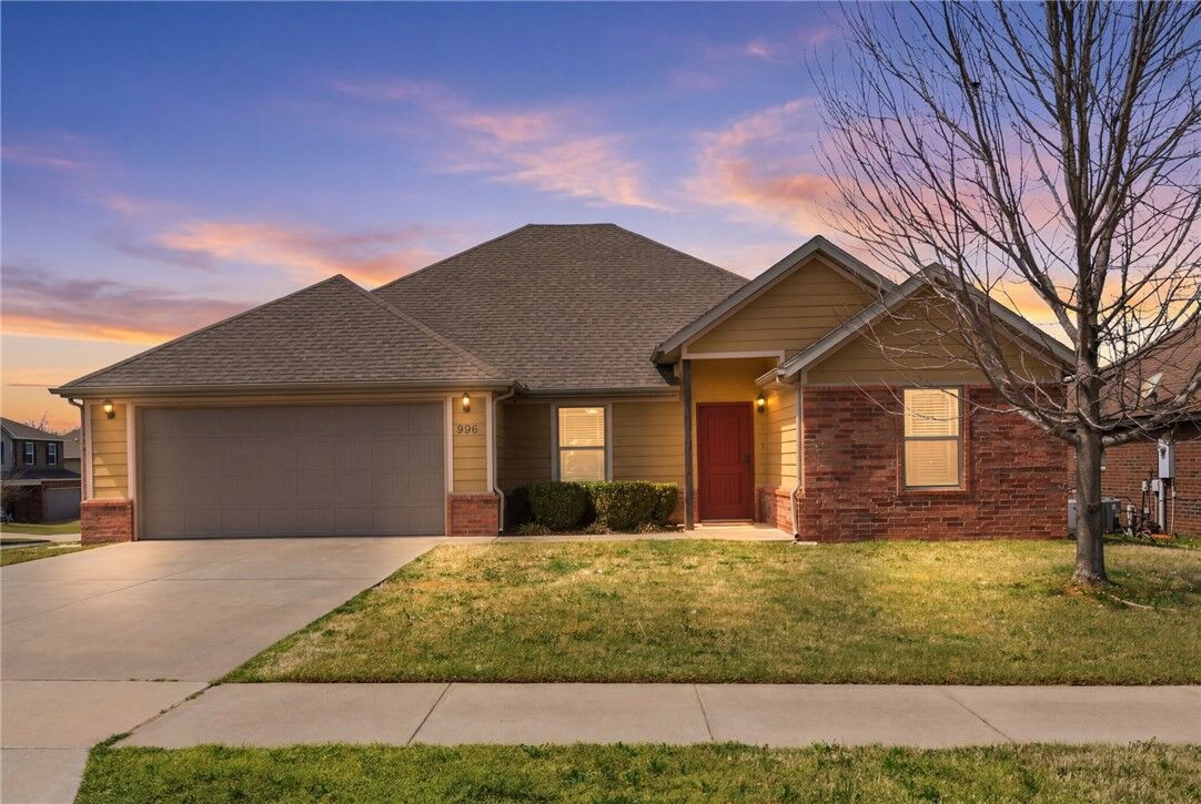 Property Photo:  906 SW Pure Globe Street  AR 72712 