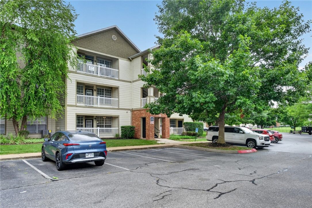 Property Photo: 4261 NE Meadow Creek Circle 305 AR 72703