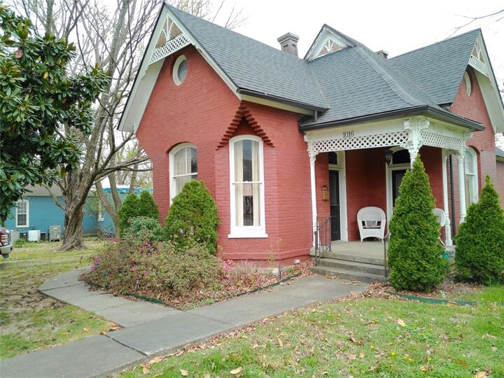 Property Photo: 1016 S 4th Street AR 72756