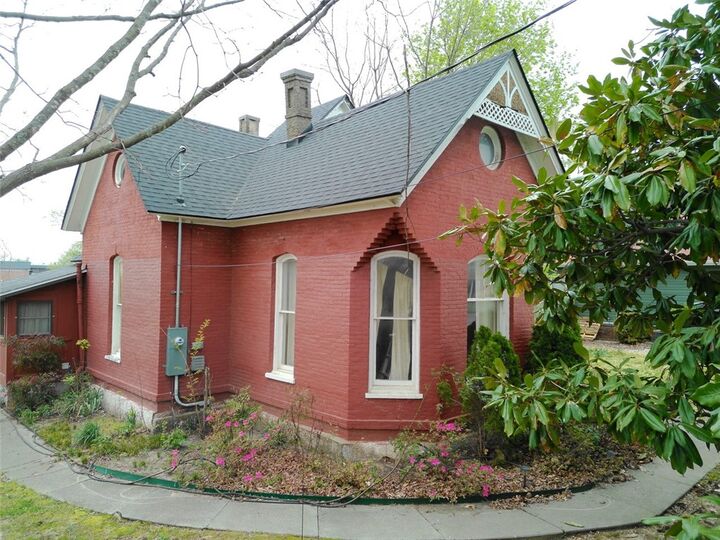 Property Photo:  1016 S 4th Street  AR 72756 