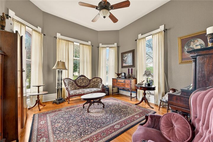 Property Photo:  1016 S 4th Street  AR 72756 