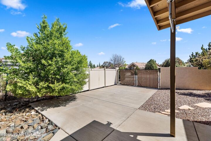 Property Photo:  5562 Lemonmint Ln Lane  AZ 86305 