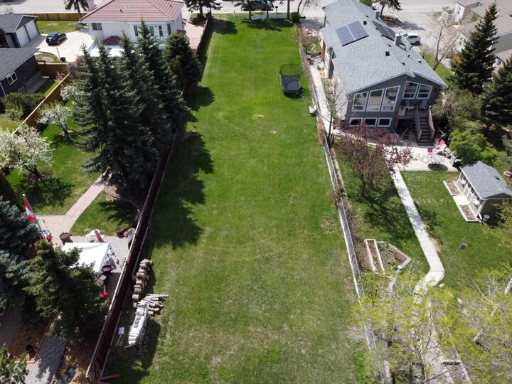 Property Photo:  8520 48 Avenue NW  AB T3B 2A6 