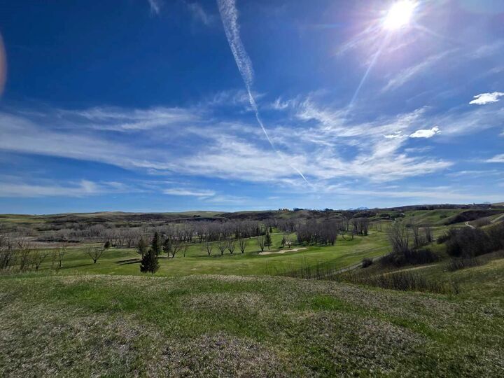 Property Photo: 729 Fairway Boulevard AB T0K 0K0