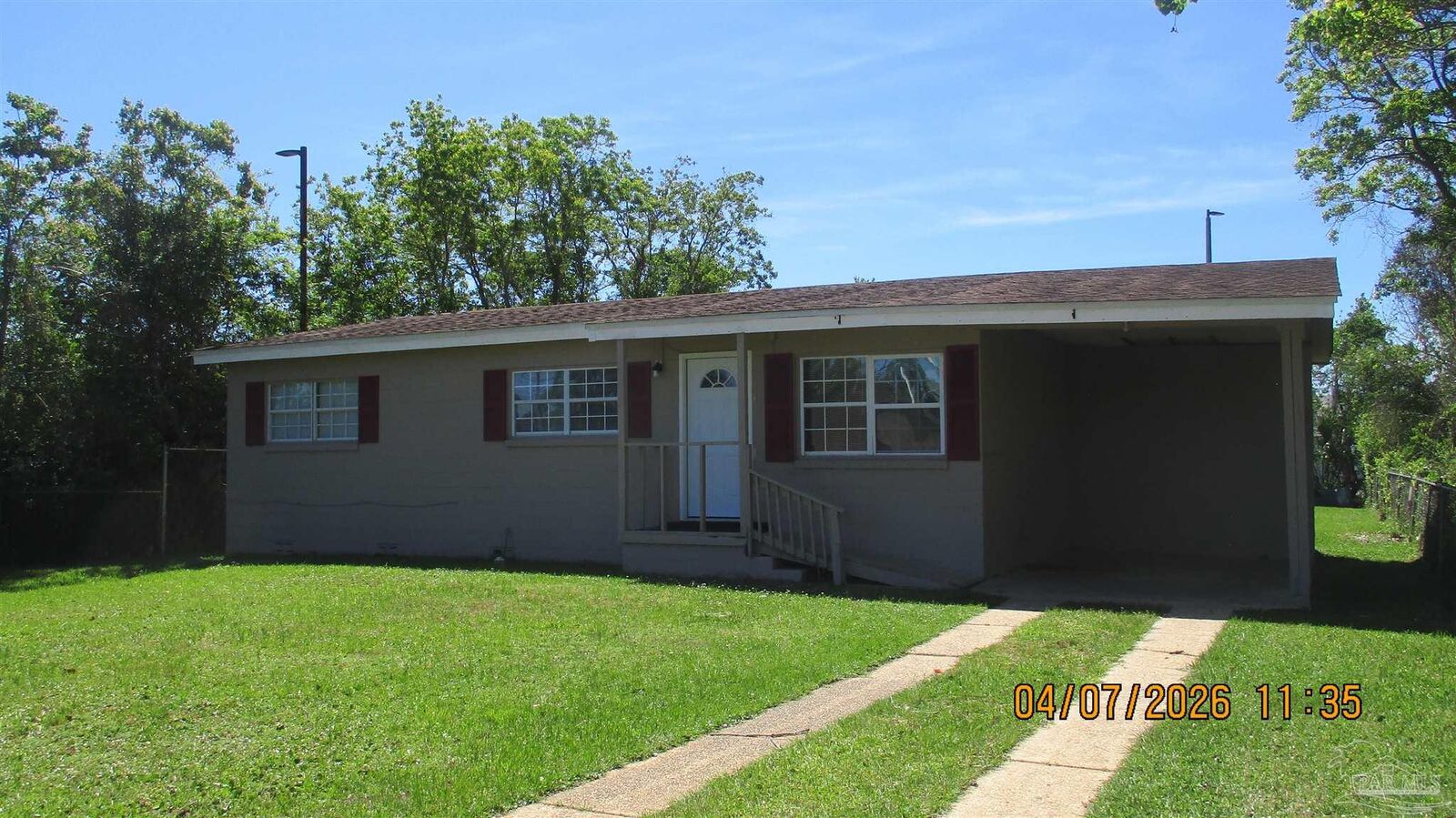 Property Photo: 3 Cherokee Trl FL 32506
