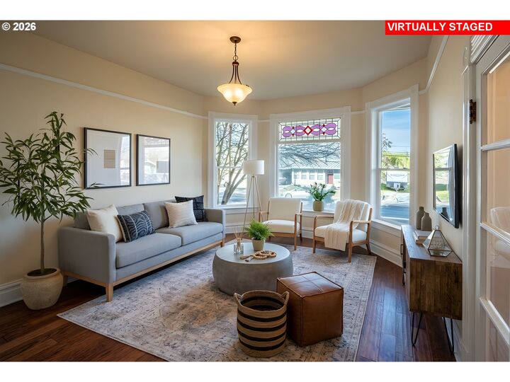 Property Photo:  110 W 8th St  OR 97058 