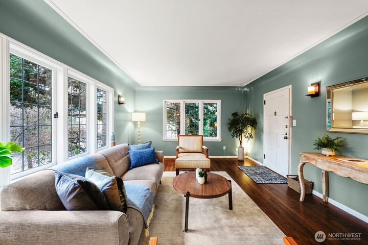 Property Photo:  750  Belmont Avenue E 5  WA 98102 