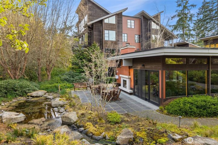 Property Photo: 610 Vineyard Lane A302 WA 98110
