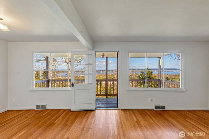 Property Photo: 7508 56th Avenue NE WA 98115