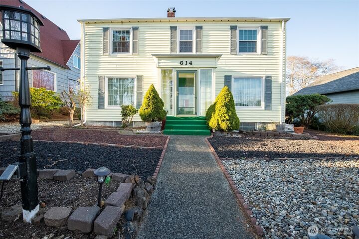 Property Photo:  614  1st Avenue  WA 98520 