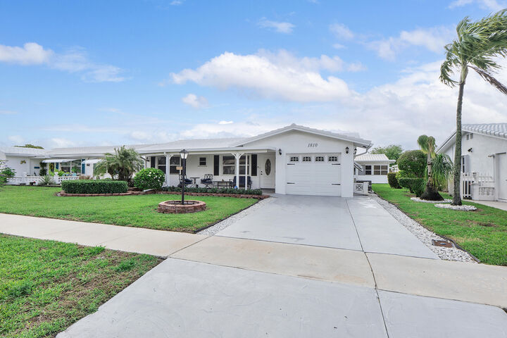 Property Photo: 1810 SW 18th Street FL 33426