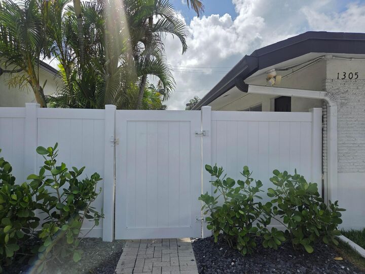 Property Photo:  1301 NE 16th Terrace 1-9  FL 33304 