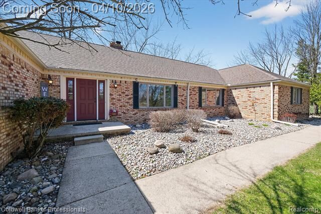 Property Photo:  4380 Warwick Circle Drive  MI 48439 
