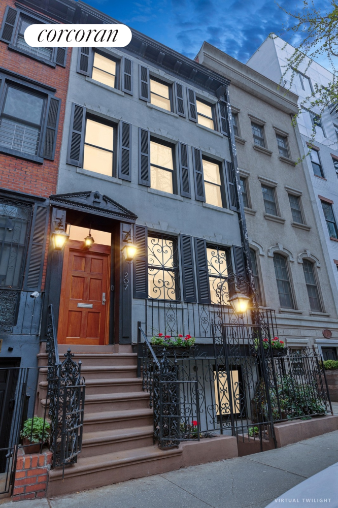 Property Photo:  207 E 31st Street  NY 10016 