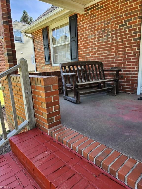 Property Photo:  20 Greenbrier Rd  VA 23707 