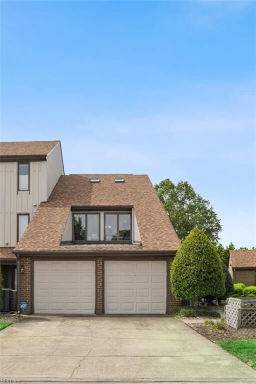 Property Photo:  28 Sandie Point Ln  VA 23701 