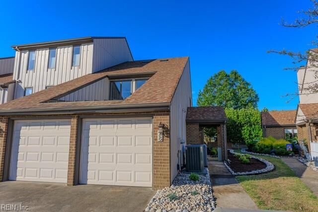Property Photo:  28 Sandie Point Ln  VA 23701 