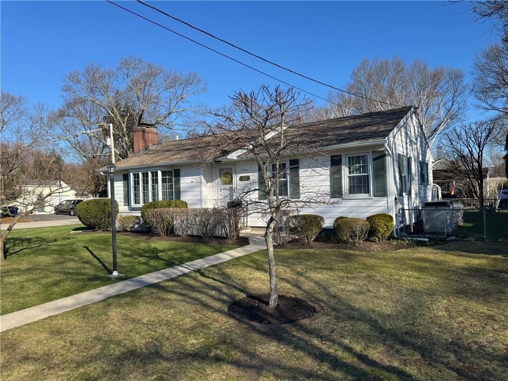 Property Photo:  1047 Narragansett Parkway  RI 02888 
