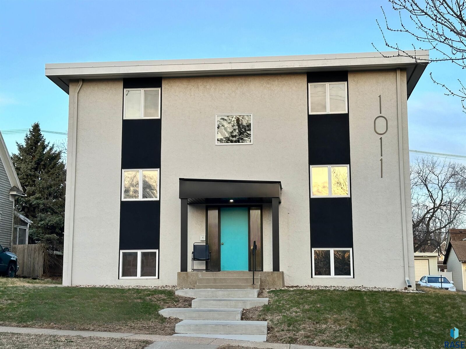 Property Photo: 1011 S 2nd Ave SD 57105-0849
