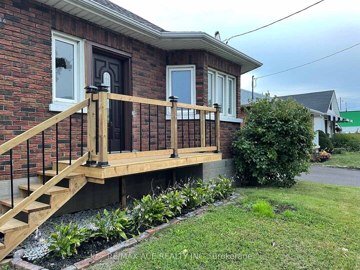Property Photo:  244 Etna Avenue  ON L1H 3B8 