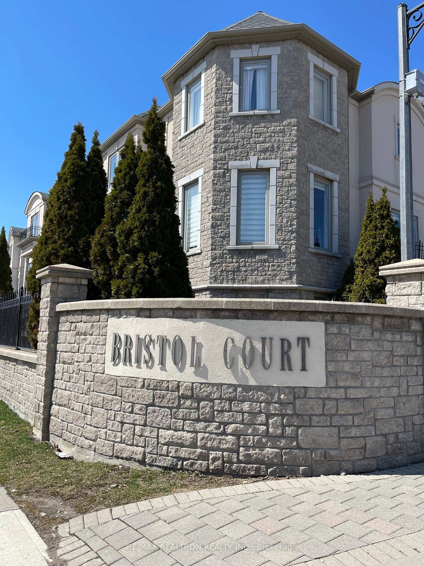 Property Photo: 9133 Bayview Avenue 97 ON L4B 4V7