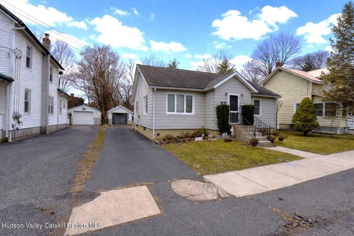 Property Photo:  10 Bartlett  NY 12428 