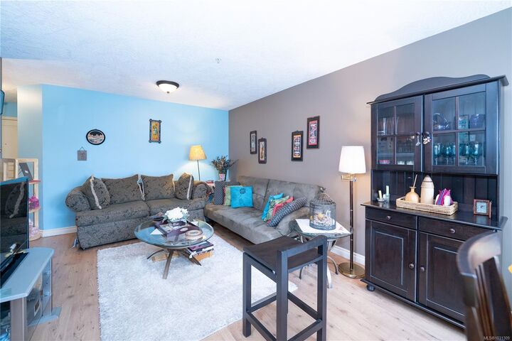 Property Photo:  2527 Quadra St 307  BC V8T 4E1 