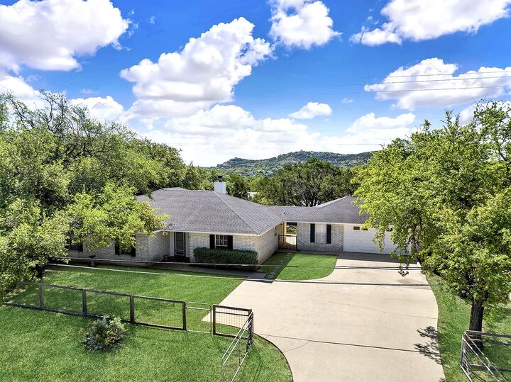 Property Photo:  1106 Amanda  TX 78133 