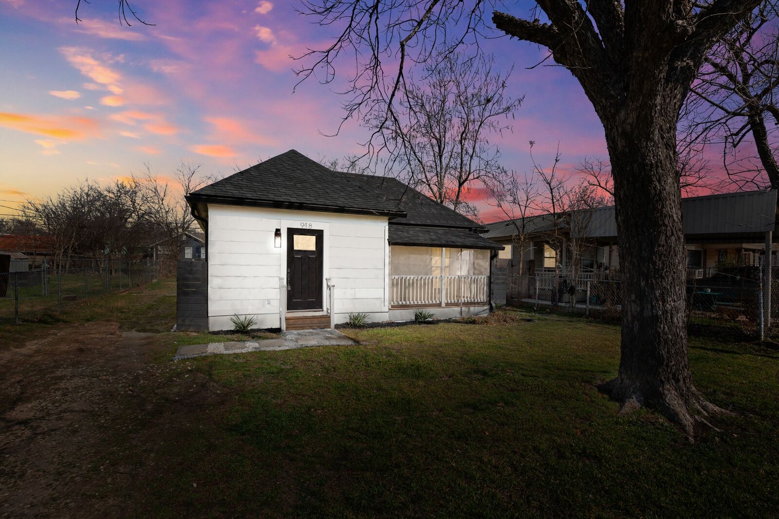 Property Photo: 918 W 3rd Street TX 76574