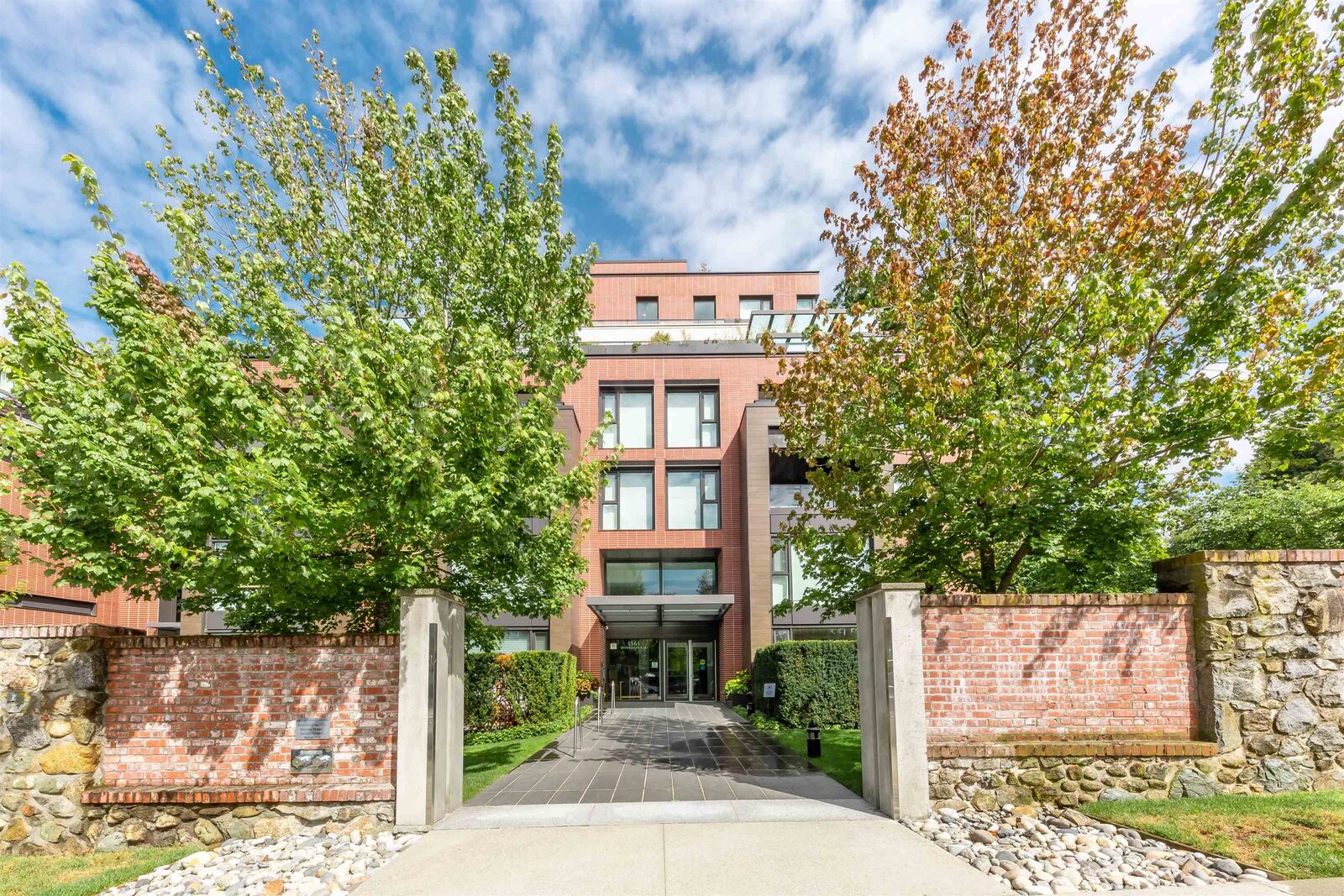 Property Photo: 1561 W 57th Avenue 201 BC V6P 0H5